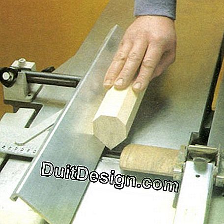 Werk in opeenvolgende passen door het stuk hout tegen de zijgeleider aan te drukken