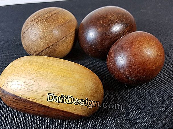 Eggs made of turned wood