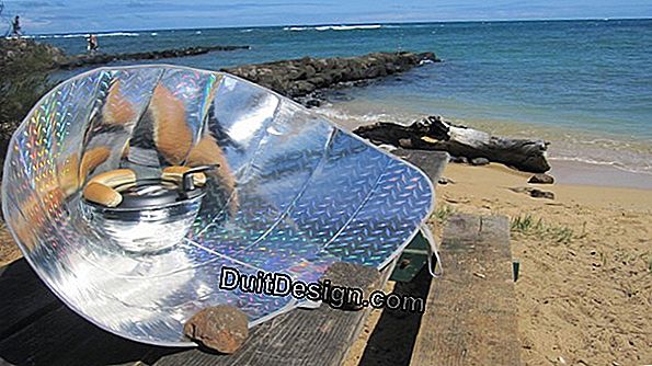 A solar cooker with automatic rotation