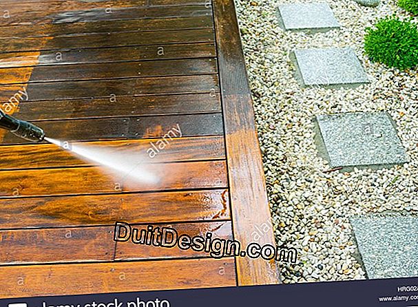 Clean the terrace with a pressure washer