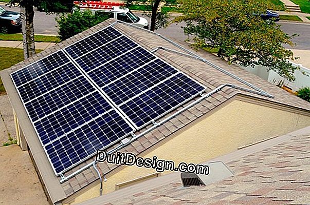 Paneles solares fotovoltaicos en techo.