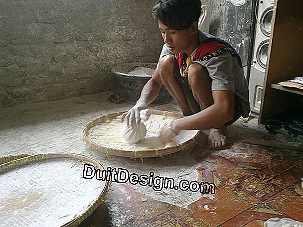 Angkat lempengan di sekitar kolam