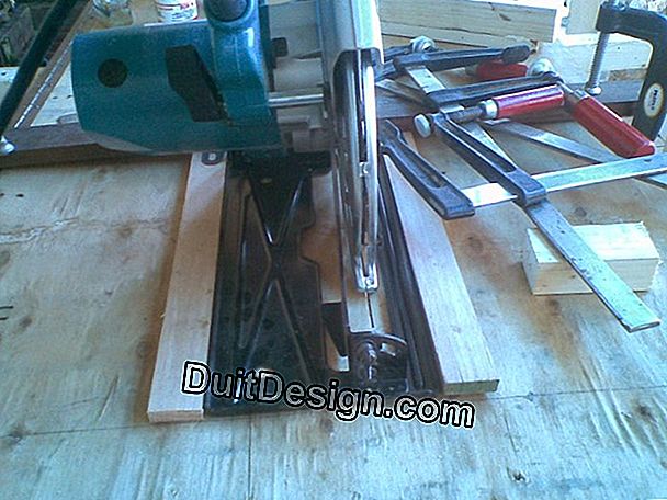 Gunakan saw miter saw (atau saw radial)