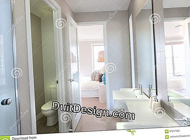 Un bagno vicino alla camera da letto