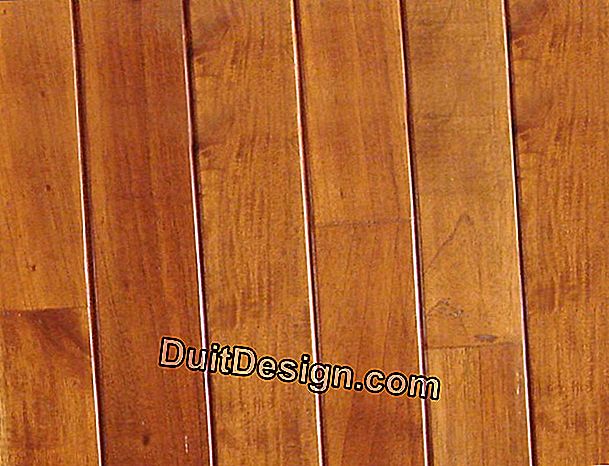 Lim wood paneling på et murstein tak