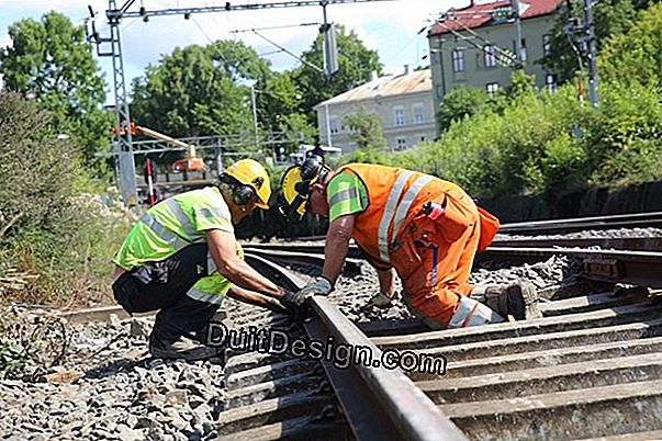 Elektrisk linje innebygd av grooving maskin i gipsflis