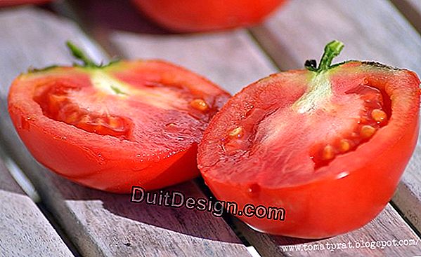 Legg tomater på en gammeldags screed