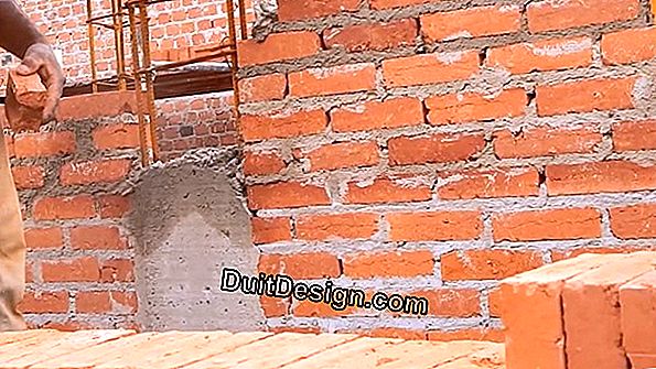 Moldando uma coluna de tijolos para pórtico