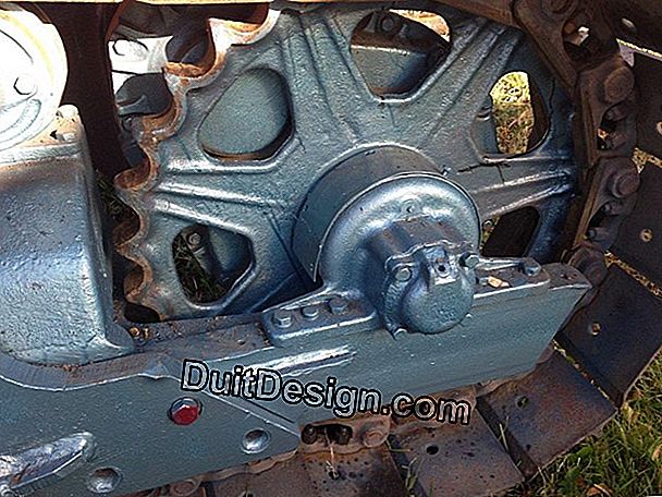 Reparați carburatorul unei mașini de tuns iarba