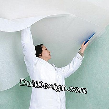 Il tessuto di vetro viene posto come carta non tessuta, dopo aver incollato il soffitto e non la parte posteriore del rivestimento.